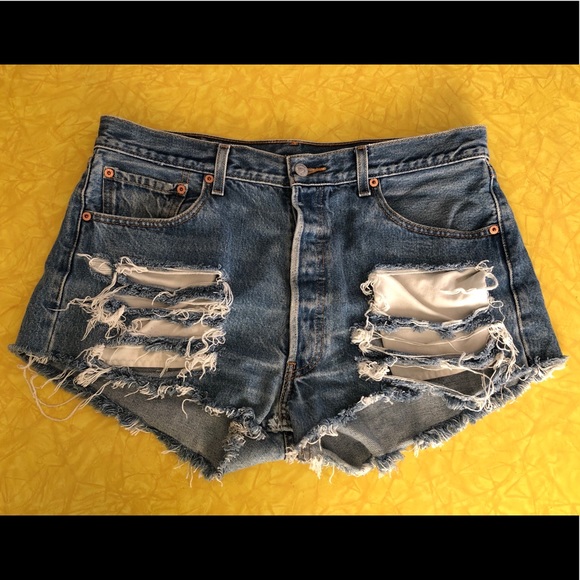 Distressed High Rise Levi’s 501 Jean Shorts - Picture 1 of 4